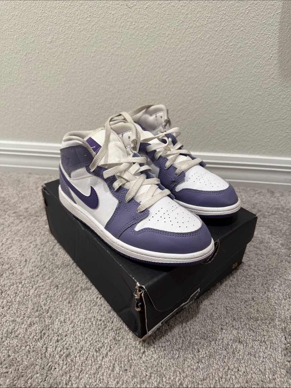 Nike Men's White and Purple High-Top Sneakers